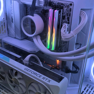7800x3d 4070 SUPER HYTE 본체 판매