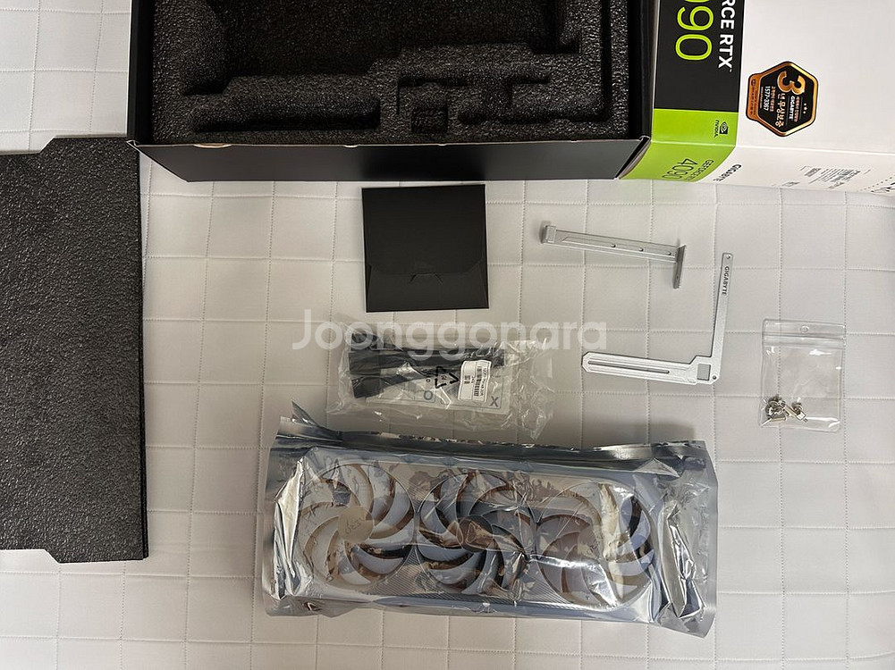 기가바이트 RTX 4090 AERO OC 24G--1