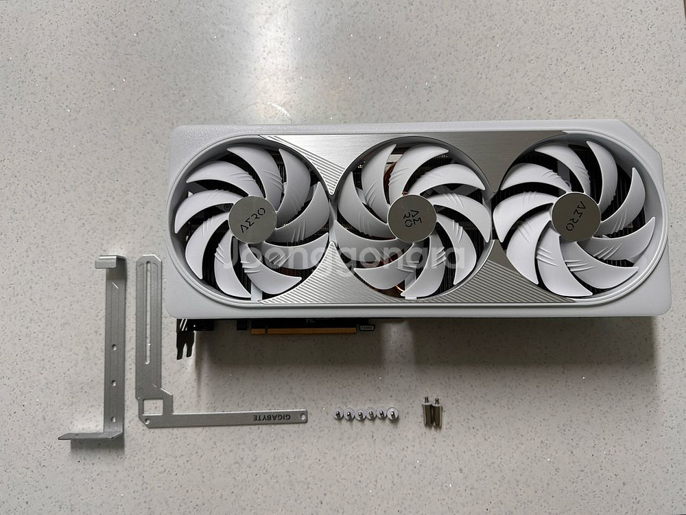 기가바이트 RTX 4090 AERO OC 24G--2