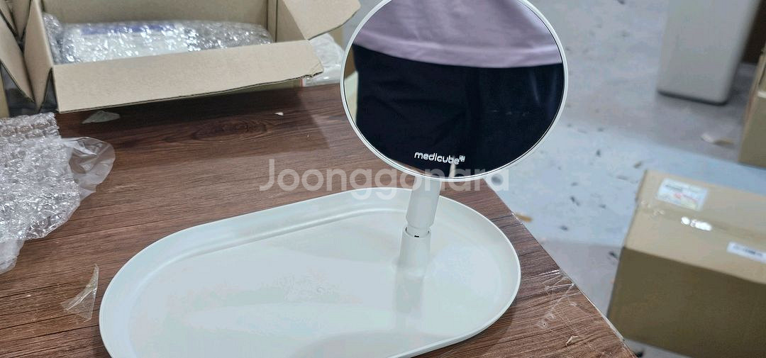 메디큐브 흰색 스탠드 거울--0