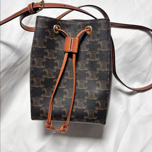 셀린느 트리오페 복조리백 (10M742GCE04LU)