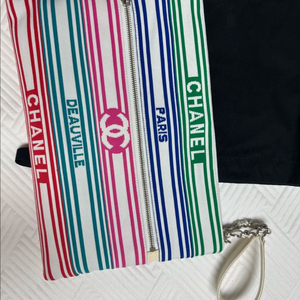 샤넬 크루즈 트위드 파우치 한정판 판매합니다