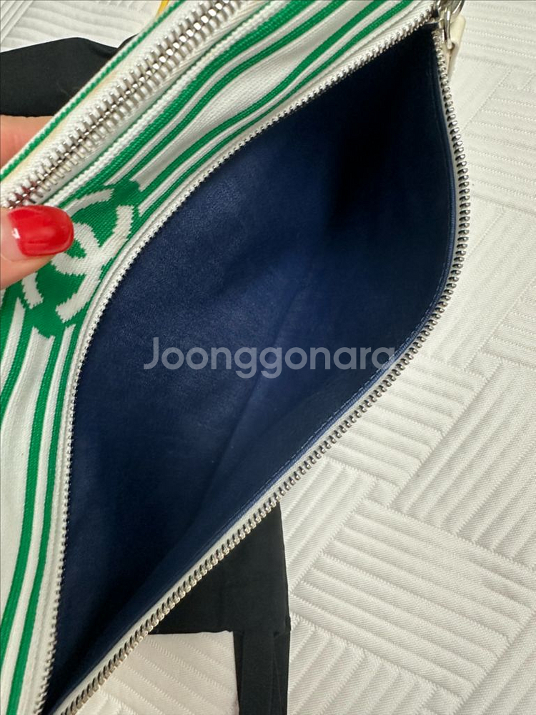 샤넬 크루즈 트위드 파우치 한정판 판매합니다--3