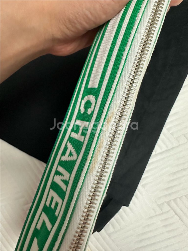 샤넬 크루즈 트위드 파우치 한정판 판매합니다--5