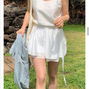 디어먼트 이프유 레이어드 실키 스트링 나시 블라우스