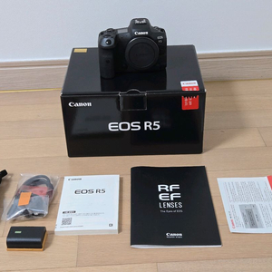 캐논 EOS R5 미러리스 카메라