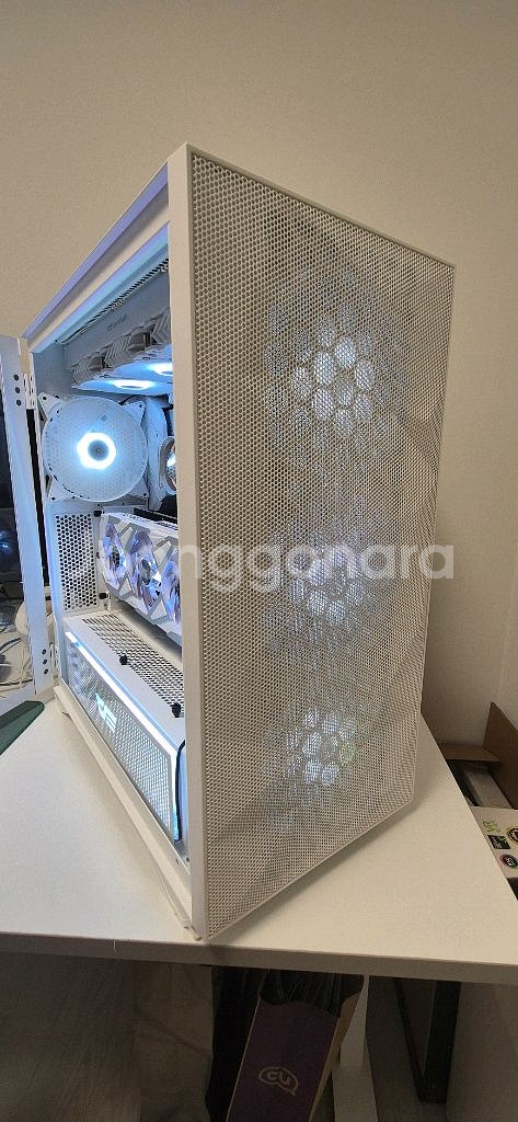 깔끔한 화이트 컴퓨터 5700x3d rtx3080--0