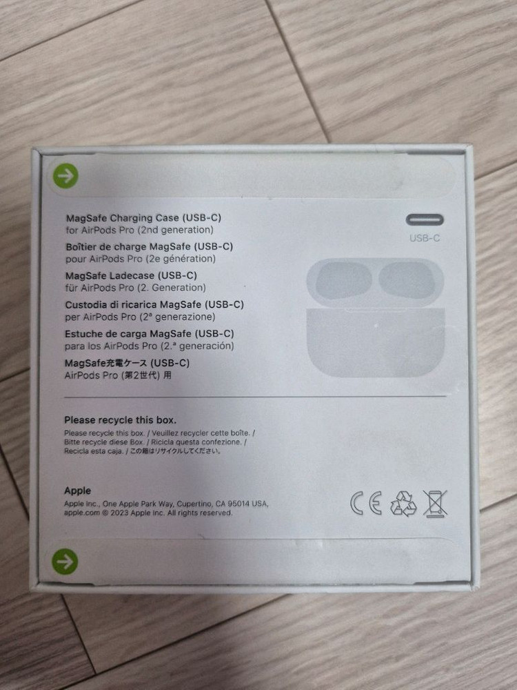 미개봉 에어팟2 충전 케이스 이미지