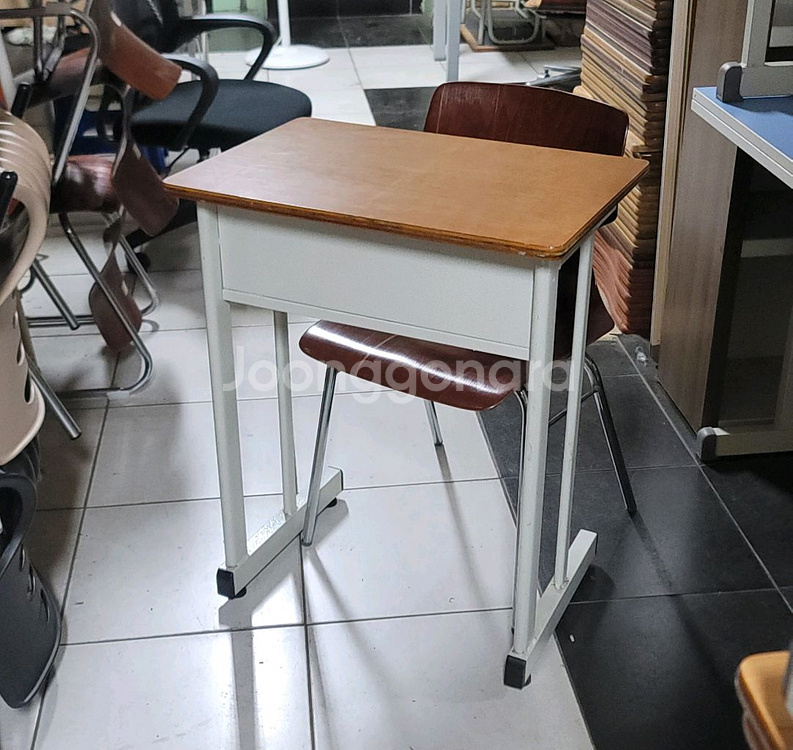 학원책걸상 팔아요.--0
