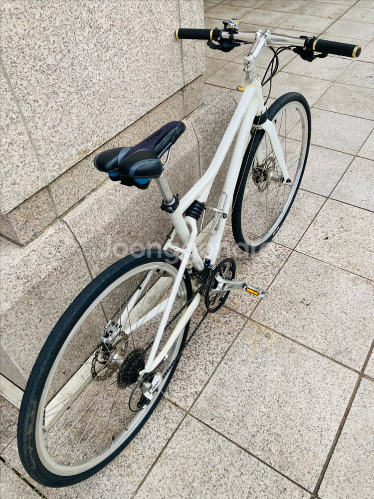 풀샥 하이브리드자전거. 자이언트 어센드3 디스크--2