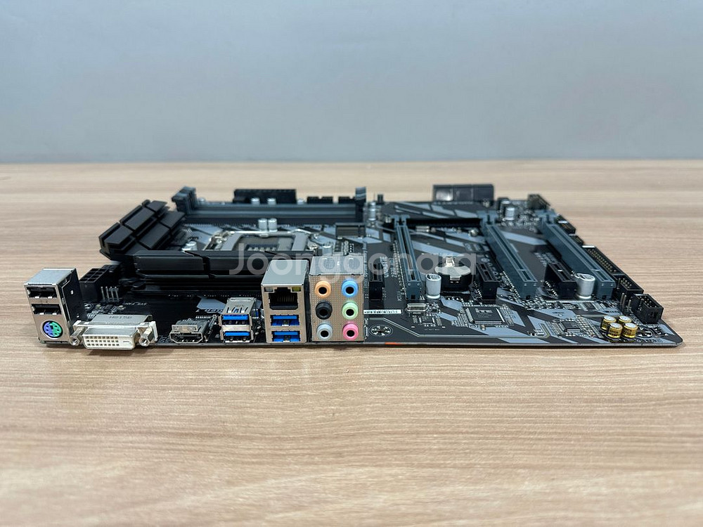 GIGABYTE Z370 HD3 메인보드--1