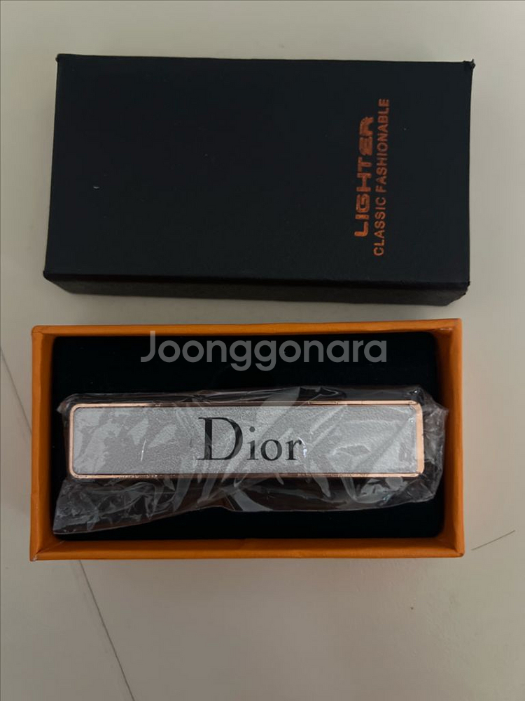 디올 라이터 실버 판매합니다--0