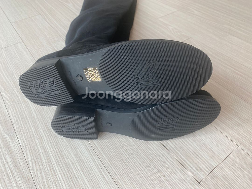 스튜어트 와이츠먼 5050 Eu 37 팝니다--3