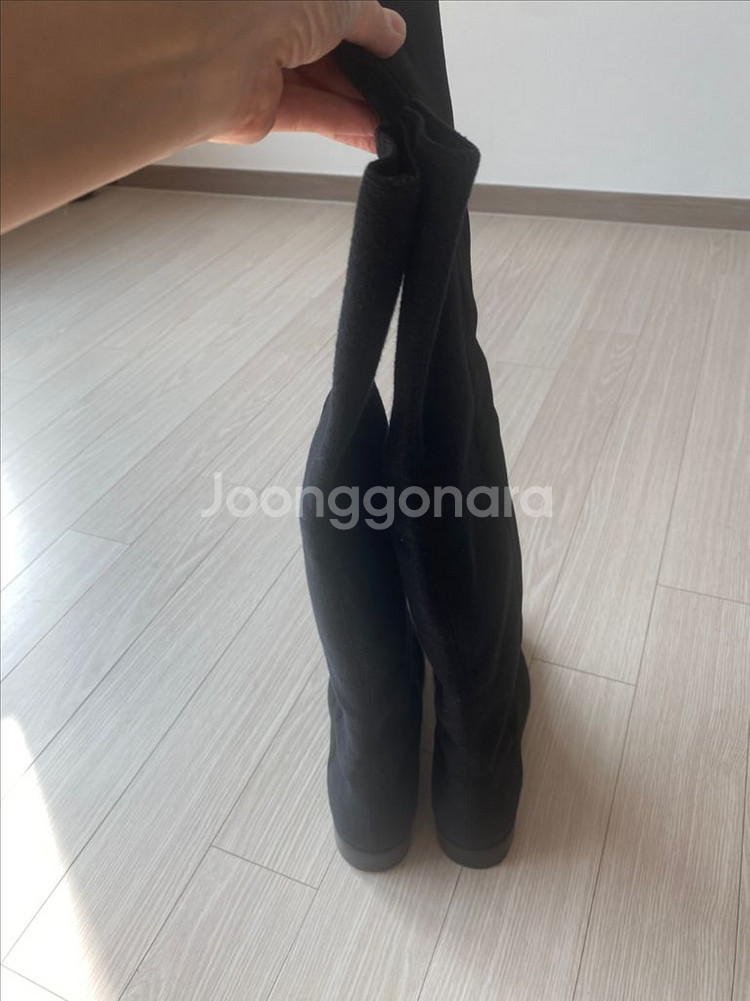 스튜어트 와이츠먼 5050 Eu 37 팝니다--1