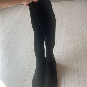 스튜어트 와이츠먼 5050 Eu 37 팝니다