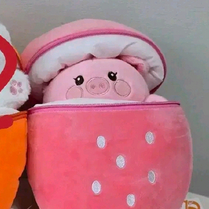 딸기속 돼지 인형 이미지