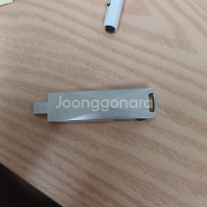 실버 USB 플래시 드라이브