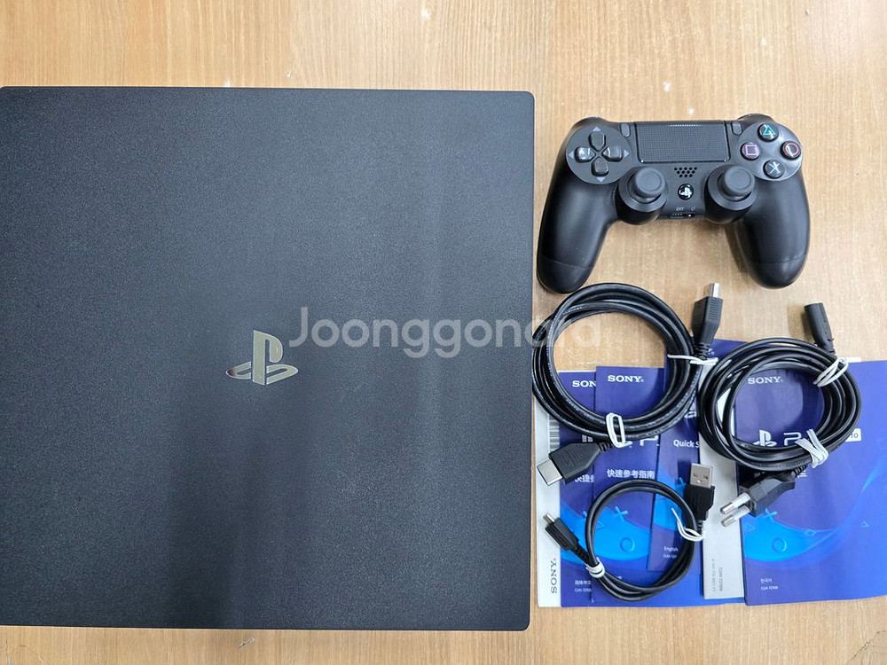 # 플스4(PS4)프로 CUH-7218B 1TB 판매.--1