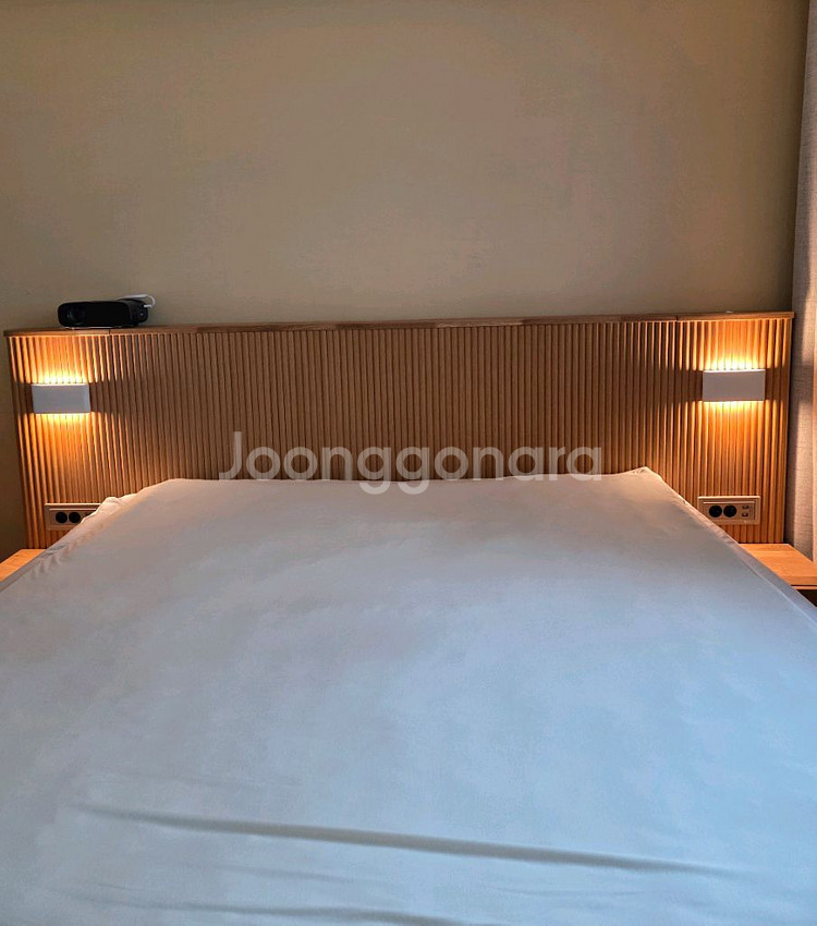 룸에이 원목 라지킹 침대 프레임--3
