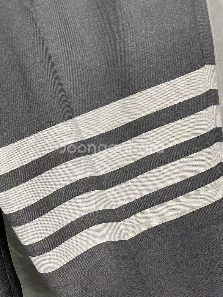 톰브라운 사선 4바 정장 바지 그레이--2