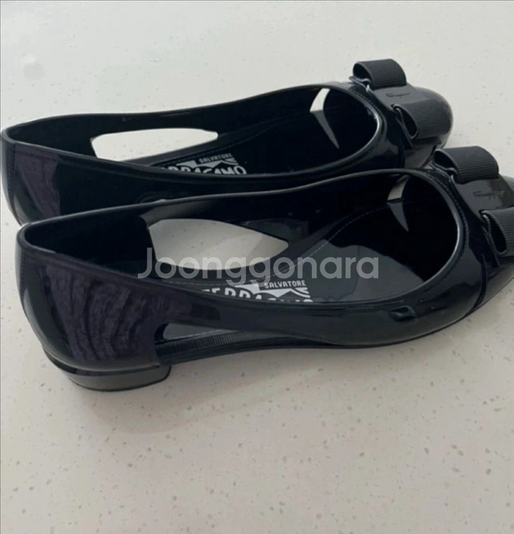 페라가모 VARA 젤리 슈즈--2