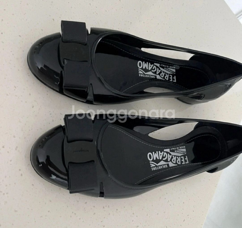 페라가모 VARA 젤리 슈즈--3