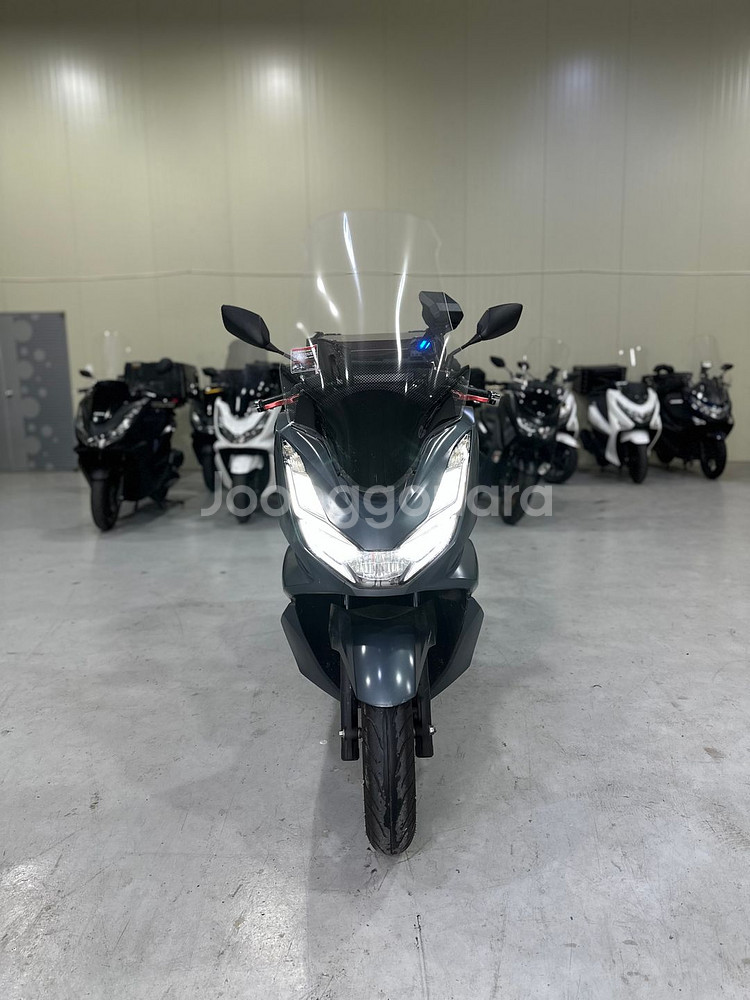 21년식 혼다 PCX125 ABS 1천Km 신차급 깔끔--2