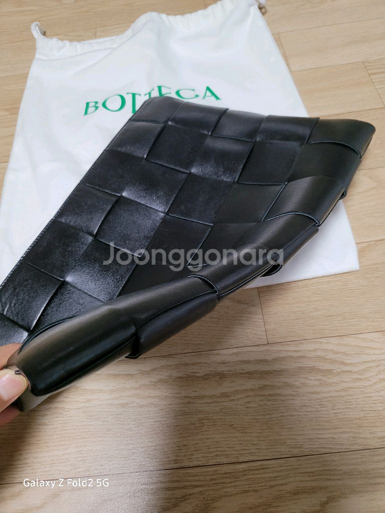 보테가베네타 카세트 플랫 스트랩 클러치 L--2
