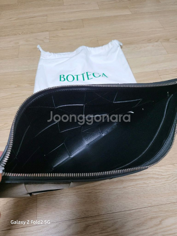 보테가베네타 카세트 플랫 스트랩 클러치 L--6