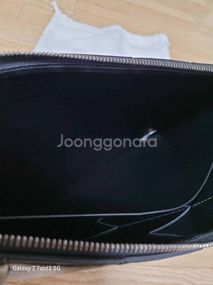 보테가베네타 카세트 플랫 스트랩 클러치 L--8