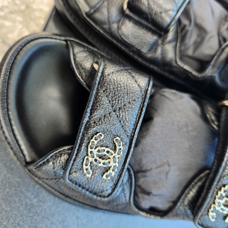 샤넬 25SS 밸크로 캐비어 뮬 블랙 새상품 37--5