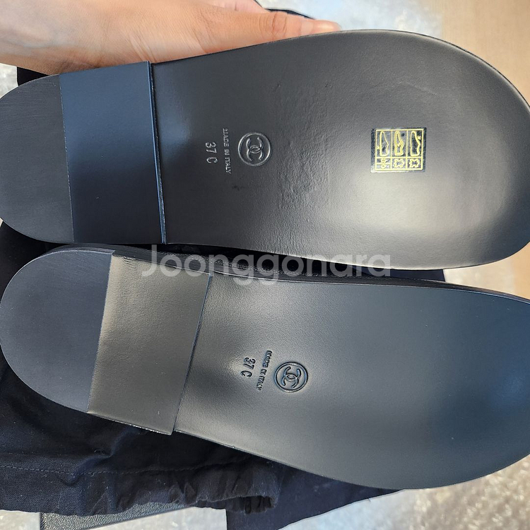 샤넬 25SS 밸크로 캐비어 뮬 블랙 새상품 37--8
