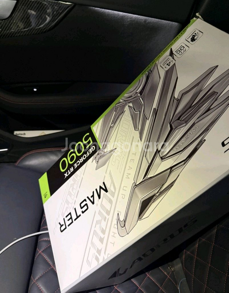 RTX-5090 기가바이트 어로스마스터 미개봉--1