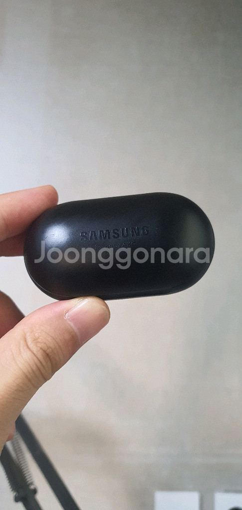 버즈 1 블랙 충전기 본체 판매합니다--0