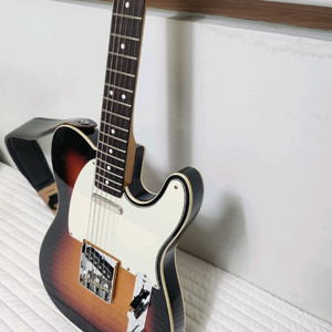 희귀)스콰이어 클래식바이브 60s 더블바인딩 일렉기타