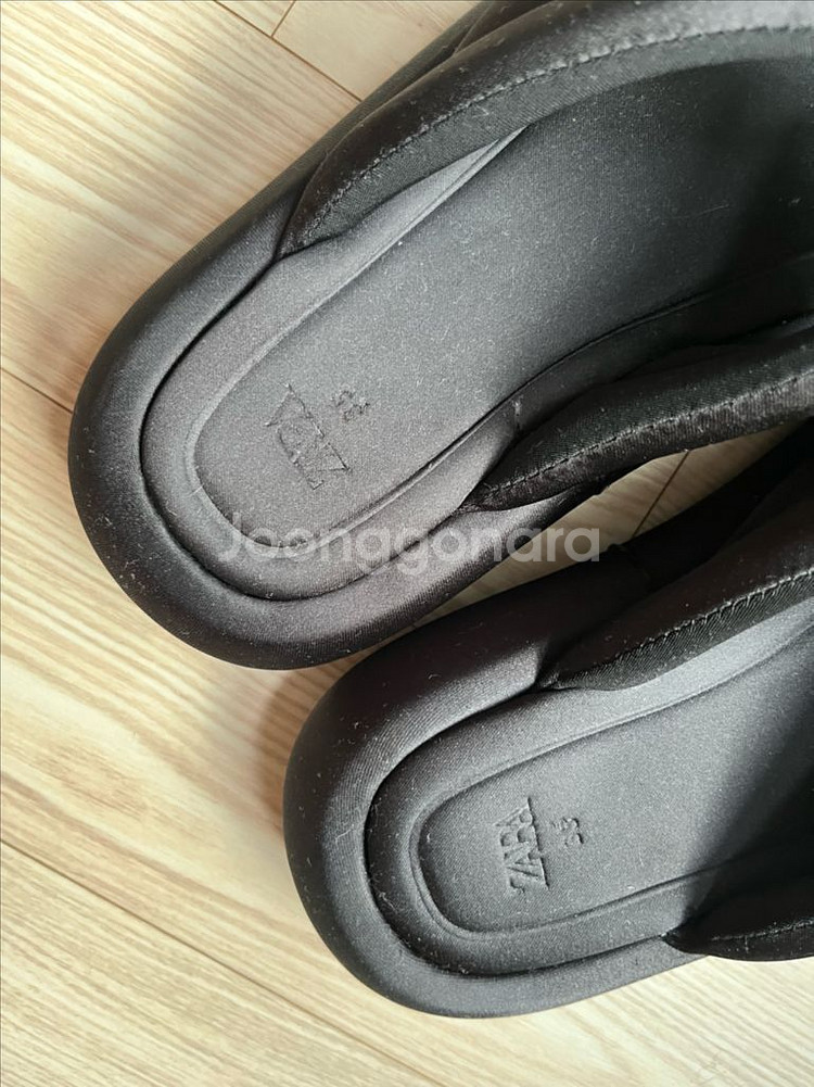 자라패브릭샌들 자라패딩쪼리 35(225-235) 360--5