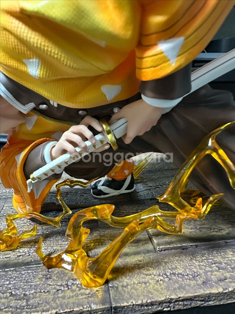 귀멸의 칼날 젠이츠 피규어--4