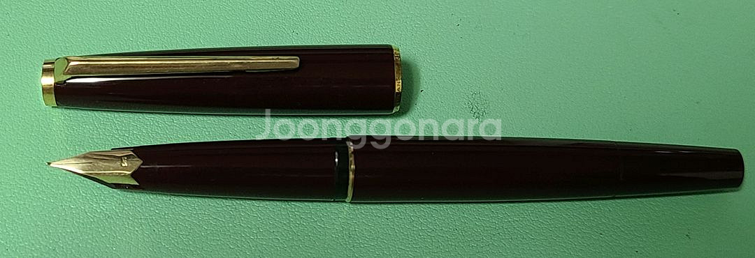 몽블랑 320 14K 피스톤 필러 만년필 레드--1