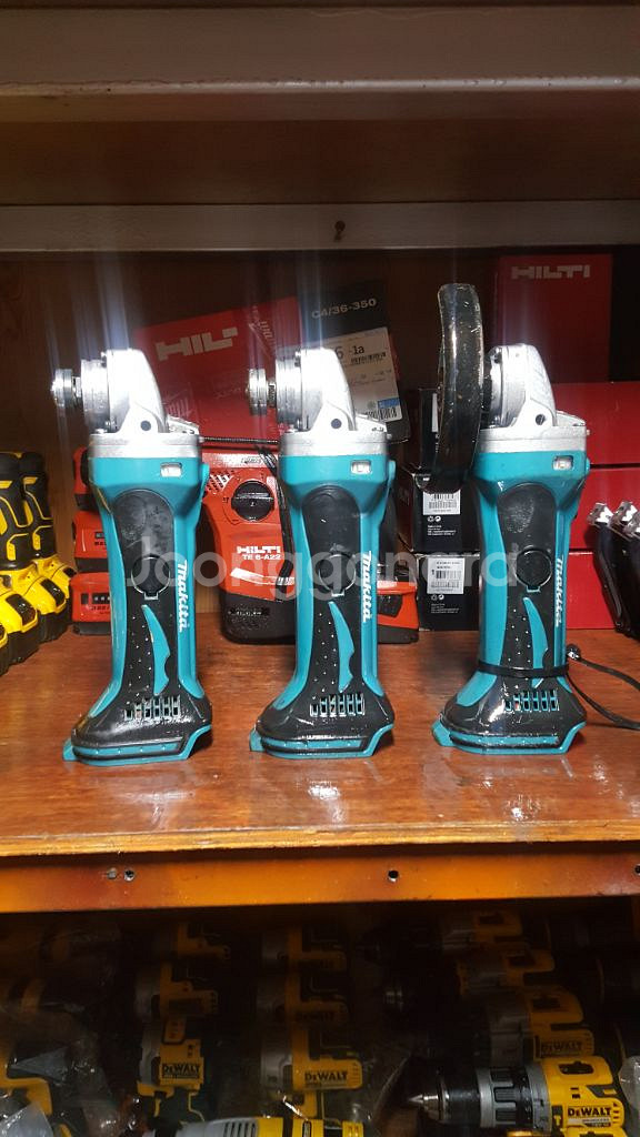 마끼다충전그라인더 DGA402N 본체만--2