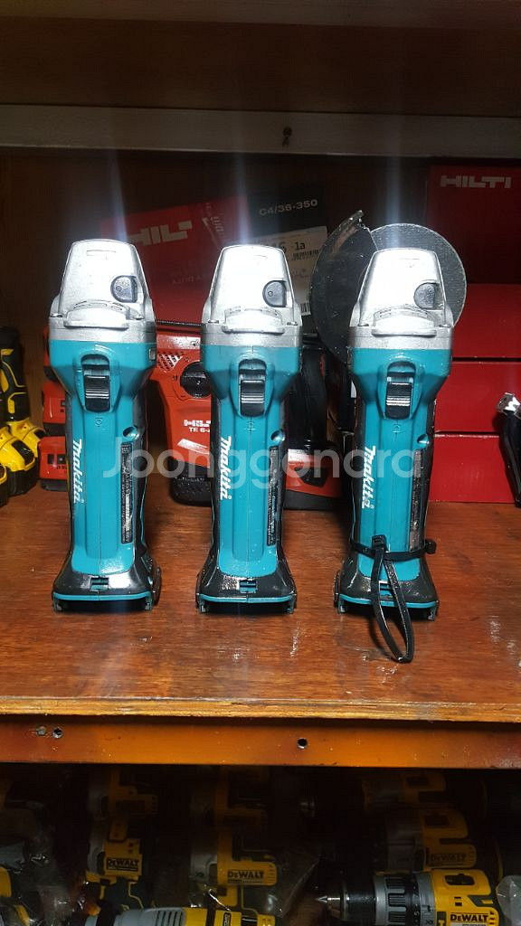 마끼다충전그라인더 DGA402N 본체만--3