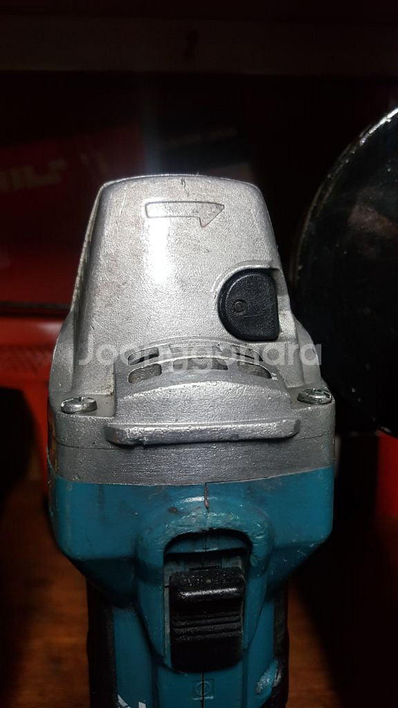 마끼다충전그라인더 DGA402N 본체만--5