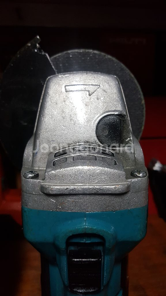 마끼다충전그라인더 DGA402N 본체만--6