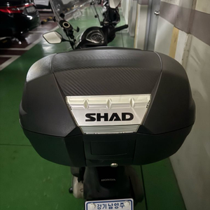 샤드44 오토바이 탑박스 상태좋음 구성품 누락없음