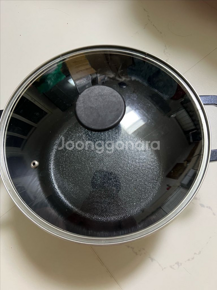 비닐만 뜯고 사용하지는 않은 냄비 팝니다--0