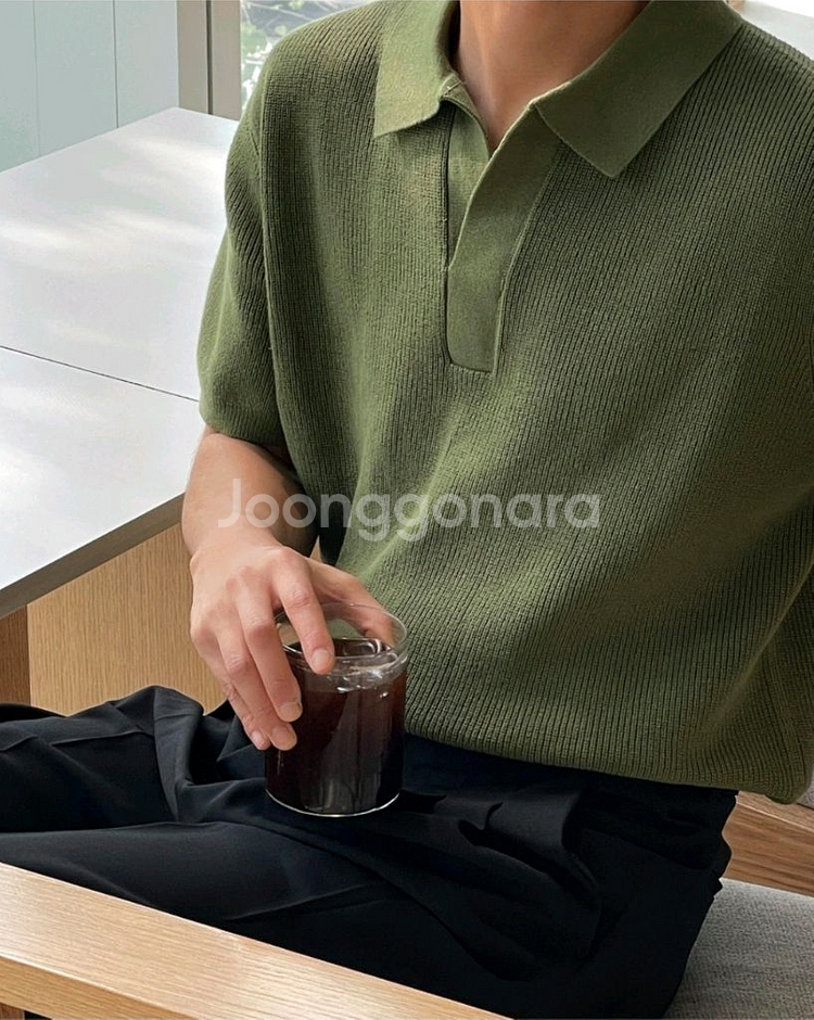 린넨 카라 니트 팝니다.--1