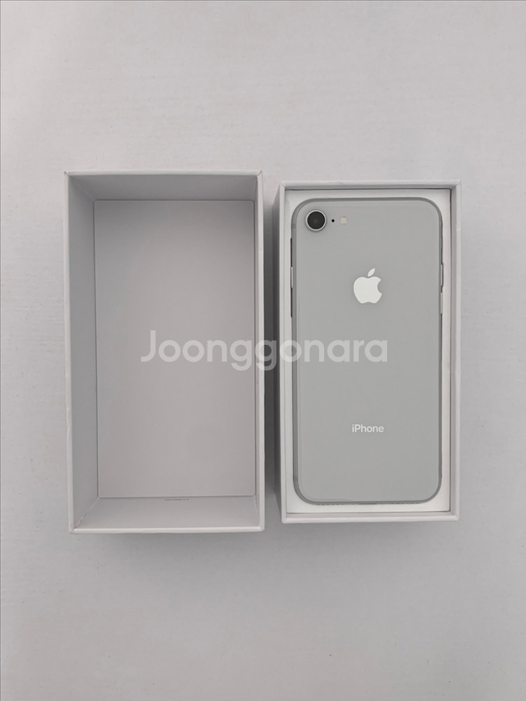 아이폰 8 실버 64GB 배터리 100% 팝니다--1