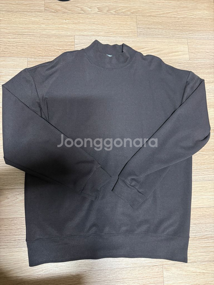 수아레 하프 터틀넥 (다크브라운)--0