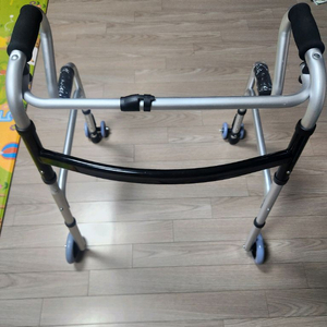 4륜 보행 보조기 워커_50000원