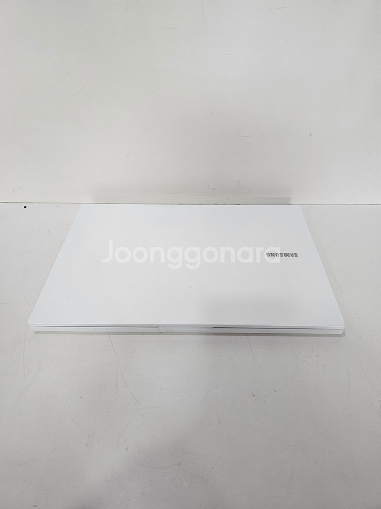 슬림!!삼성 화이트색상 15인치UHD사무용노트북--1