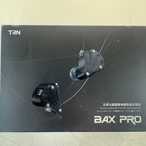 TRN BAX PRO 이어폰입니다.